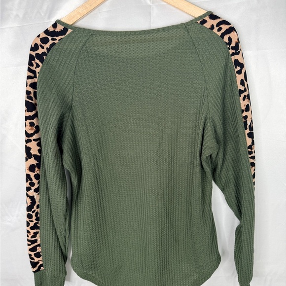 SHEIN Waffle Knit Long Sleeve Top Green w/ Leopard Stripe Size Large - Picture 7 of 8